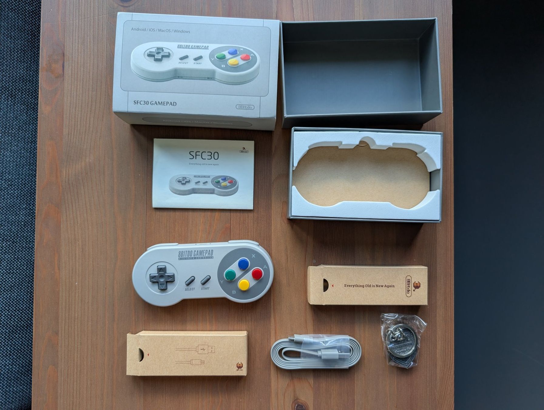 8BitDO Manettes: 8Bitdo SFC30 Bluetooth Controller OVP – D'occasion à Zürich par dev_oyster 2