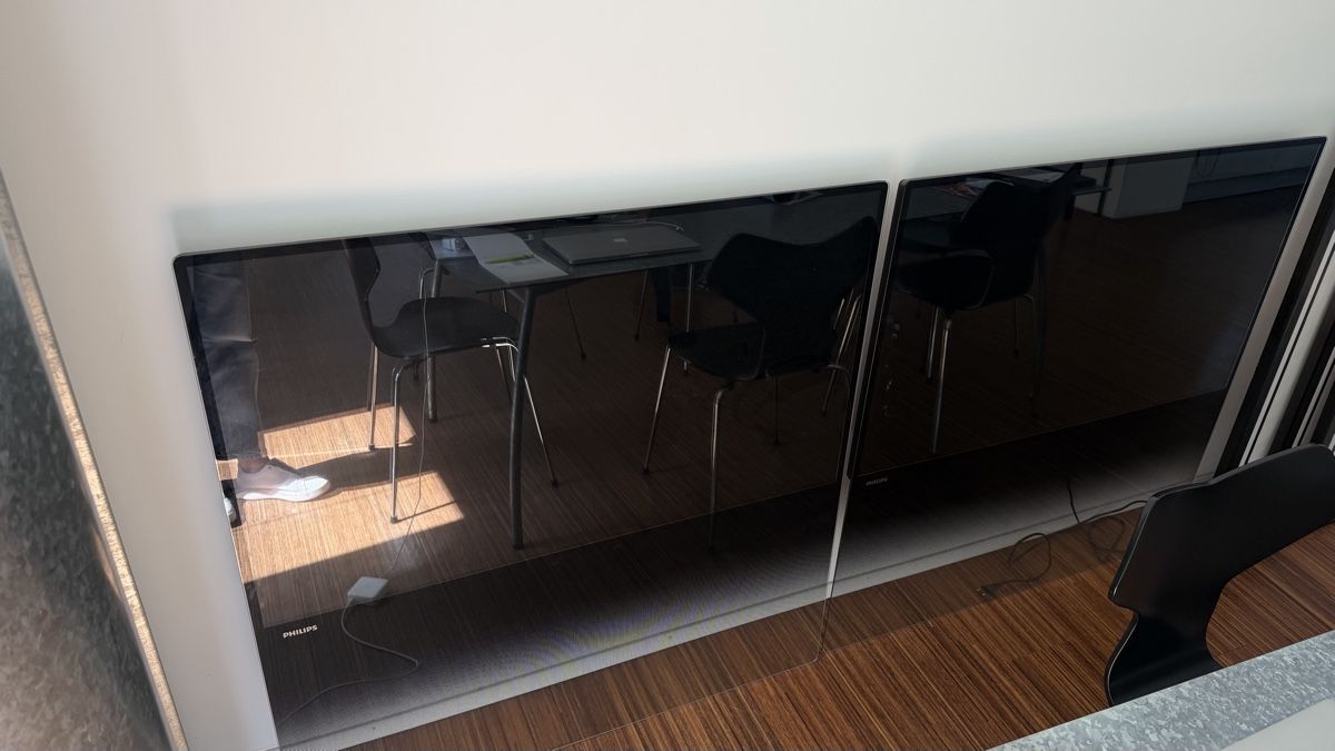 Philips Fernseher: Philips TV – Defekt aus Bremgarten b.Bern von D-Sign