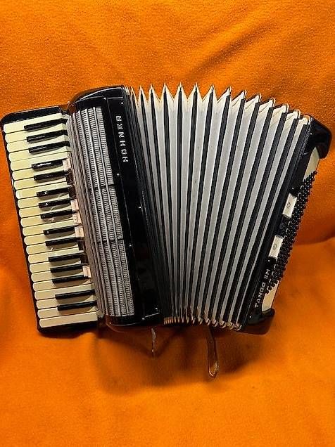 Strumenti musicali: Accordéon Hohner Tango II M – Usato da Signèse / Ayent venduto da Citron72