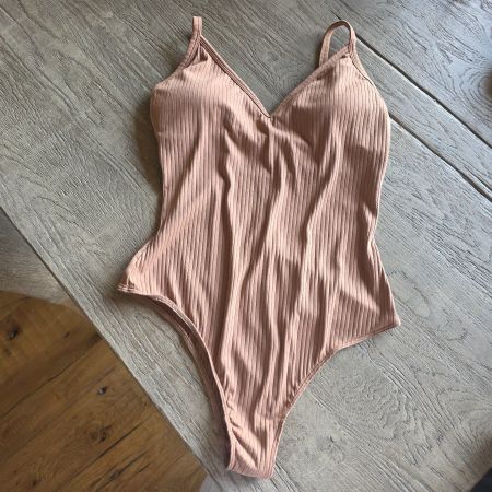🐸 H&M BODY NOUGAT M GEFÜTTERTE CUPS