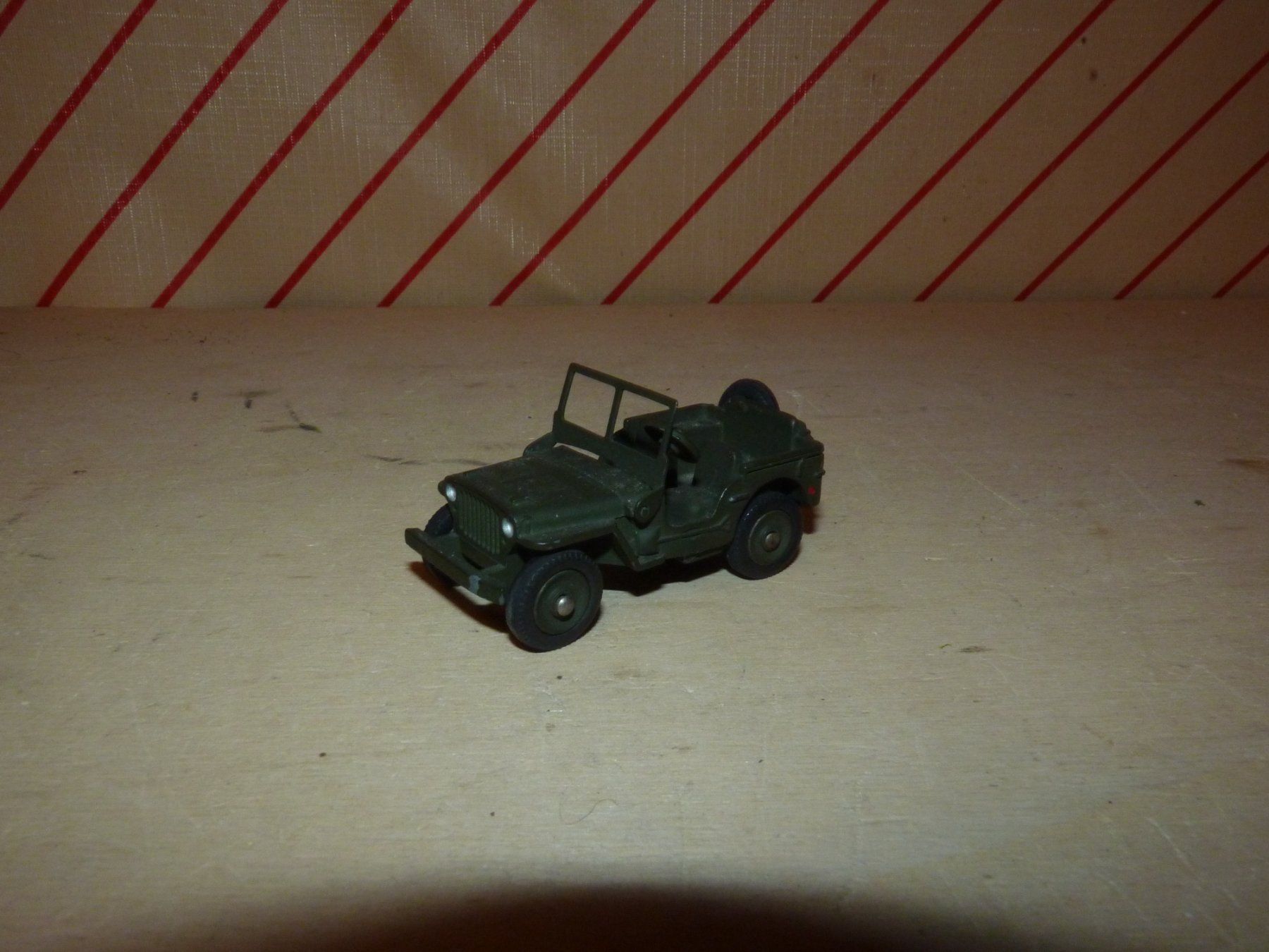Solido Modellini d'auto: Willys Jeep Solido – Usato da Rudolfstetten venduto da Rrst1968