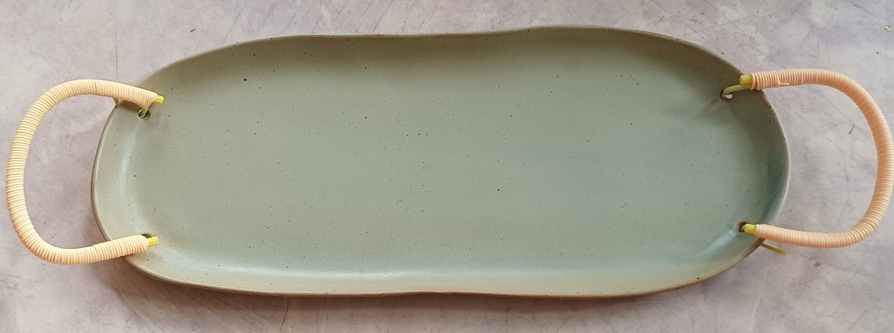 Piatti di portata: hangemachte Platte mit Henkel Ton/ Keramik – Usato da Merenschwand venduto da Brockinell