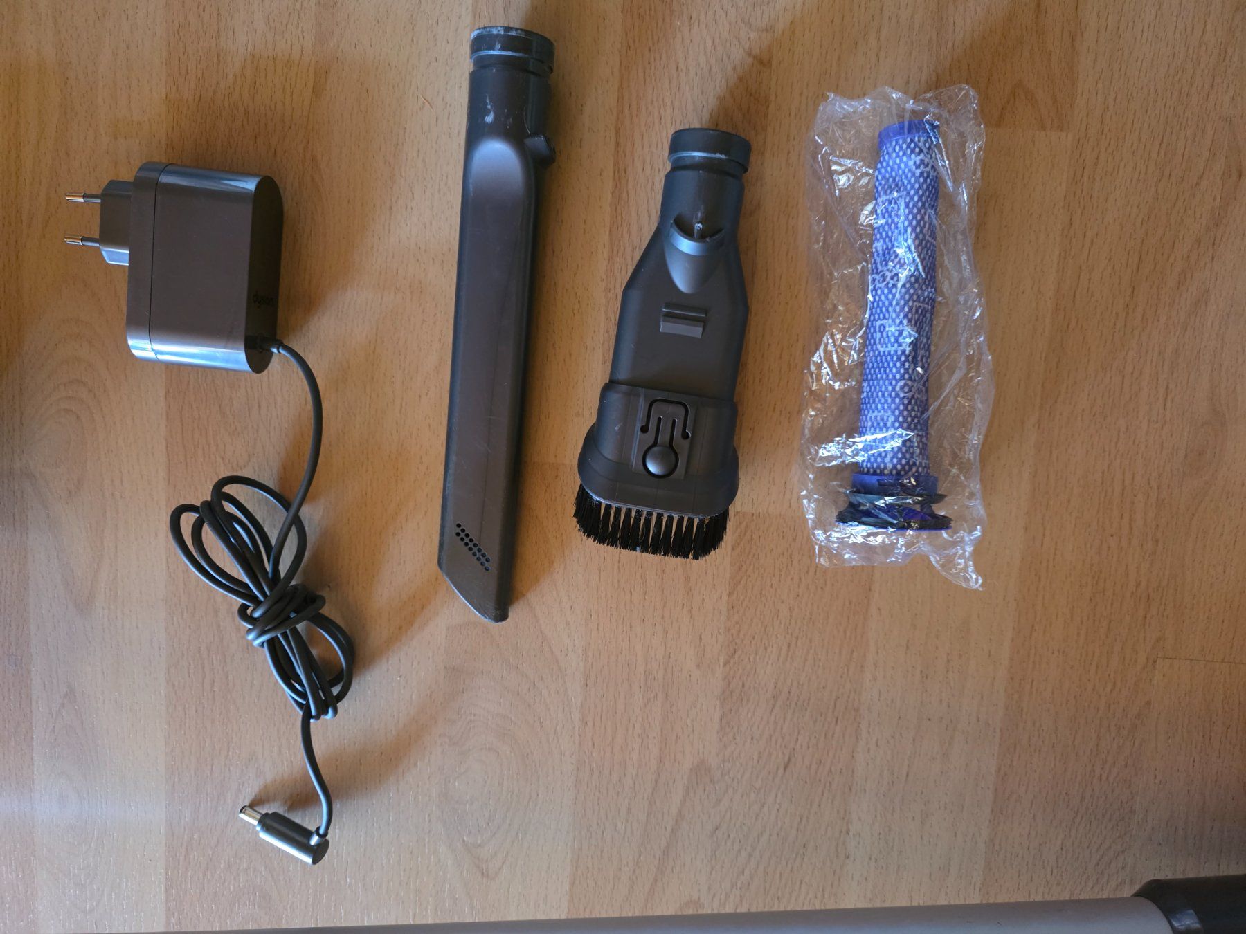 Dyson Aspirapolveri & Accessori: Dyson V6 Akku Staubsauger – Usato da Gurzelen venduto da daenu_1236 1