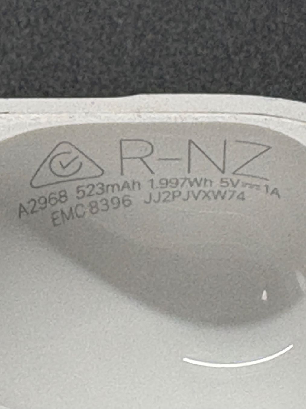 Apple Cuffie: Apple AirPods Pro 2 charging case (A2968). – Usato da Lausanne venduto da Zorrus77 6