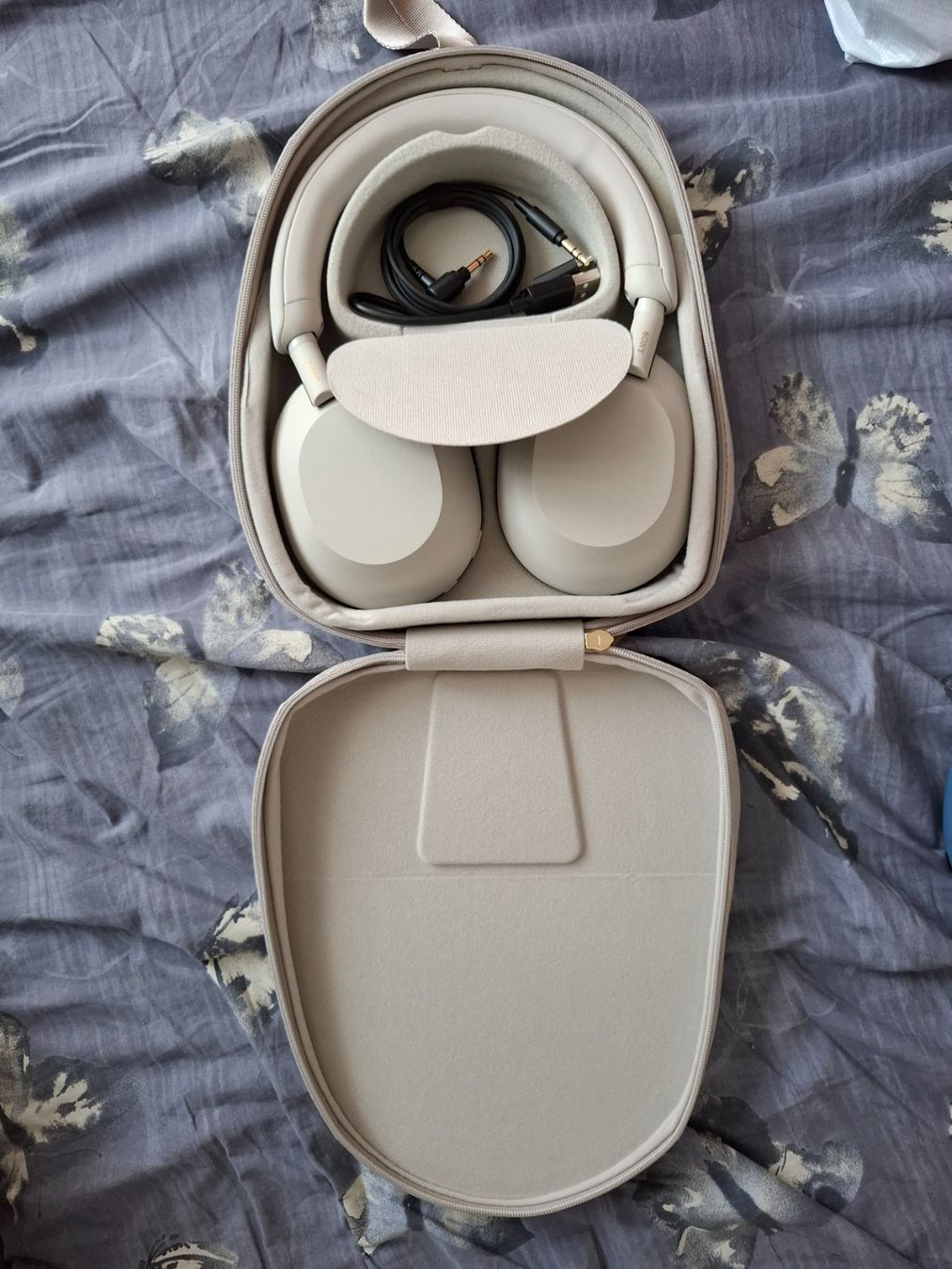 Sony Kopfhörer: Sony WH1000XM5 over ear Bluetooth Kopfhörer – Neu (gemäss Beschreibung) aus Schlieren von car_w57d