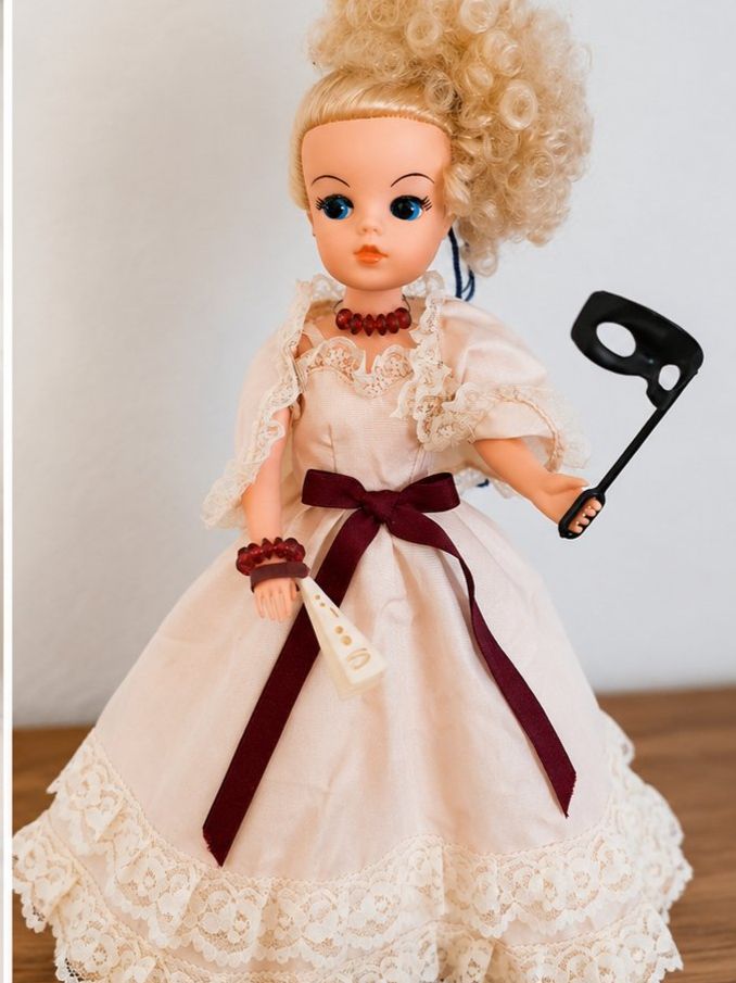 Poupées: 1984 Masquerade Sindy mit viele Kleidung – D'occasion à Saas Grund par IvanaXY