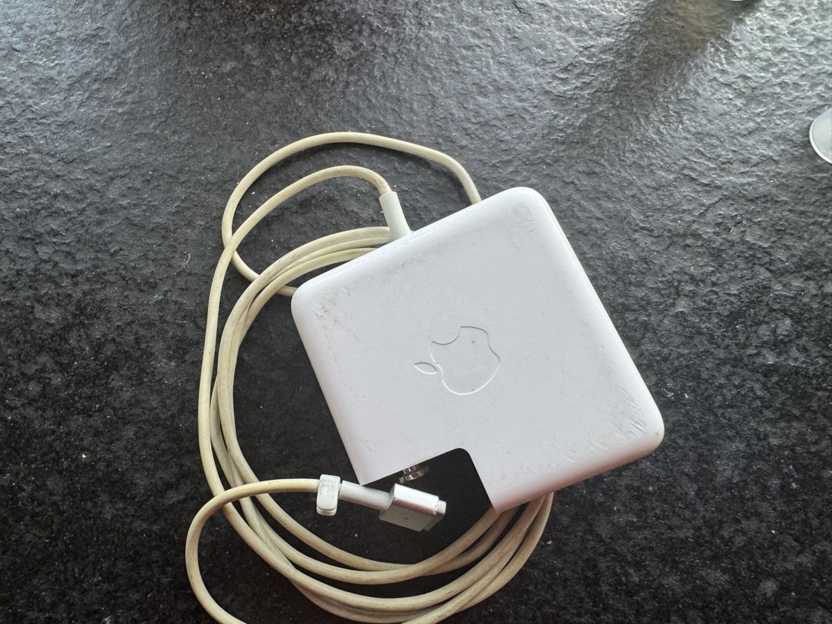 Apple Caricabatterie: Chargeur MacBook MagSafe 2 60W – Usato da Givisiez venduto da gsx_htp5 1