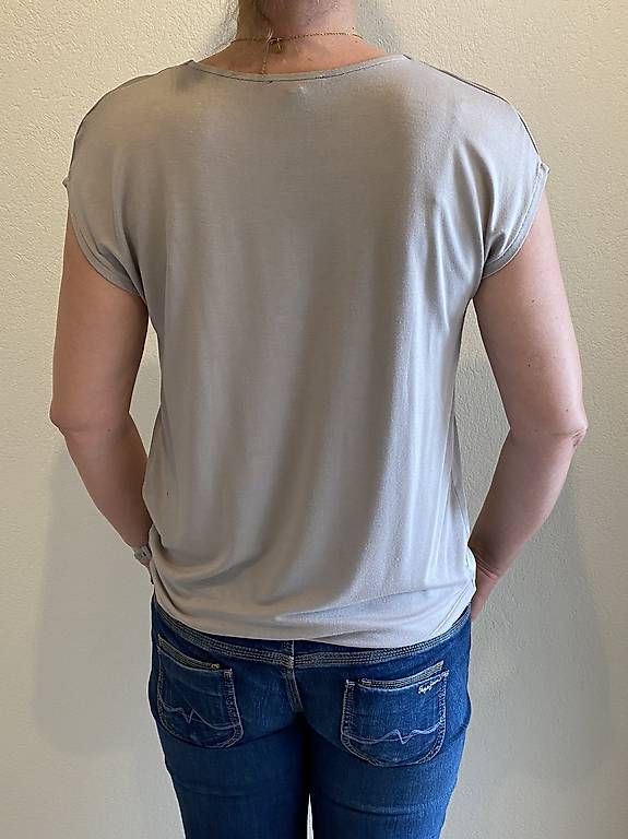 T-shirt: Damen Shirts, beige und schwarz  – Usato da Herrliberg venduto da tedoluch 1