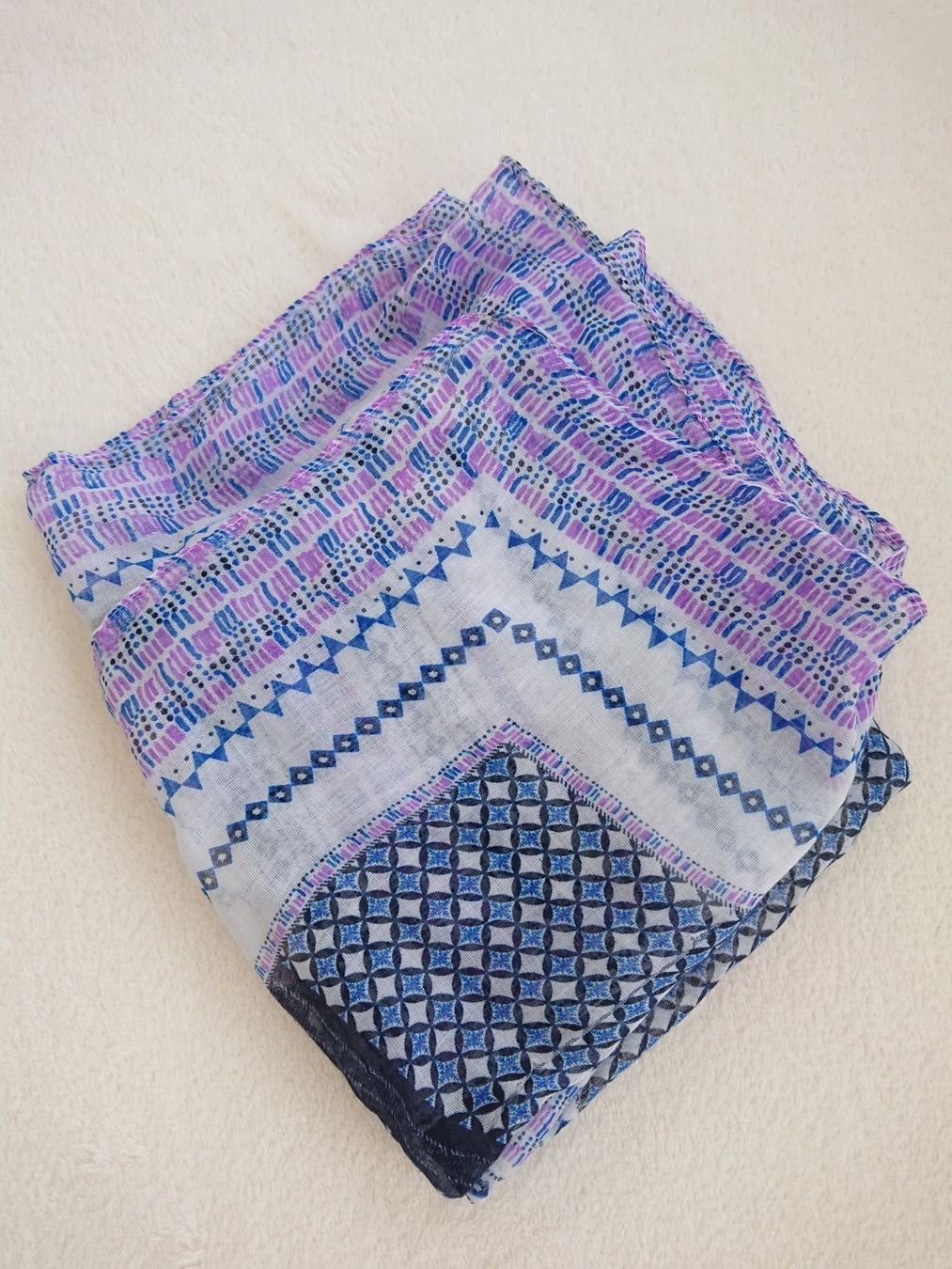 Foulard & Sciarpe: Damen Schal ca. 95cm x 95cm Blau Violette – Usato da Hallau venduto da CHACLA 1