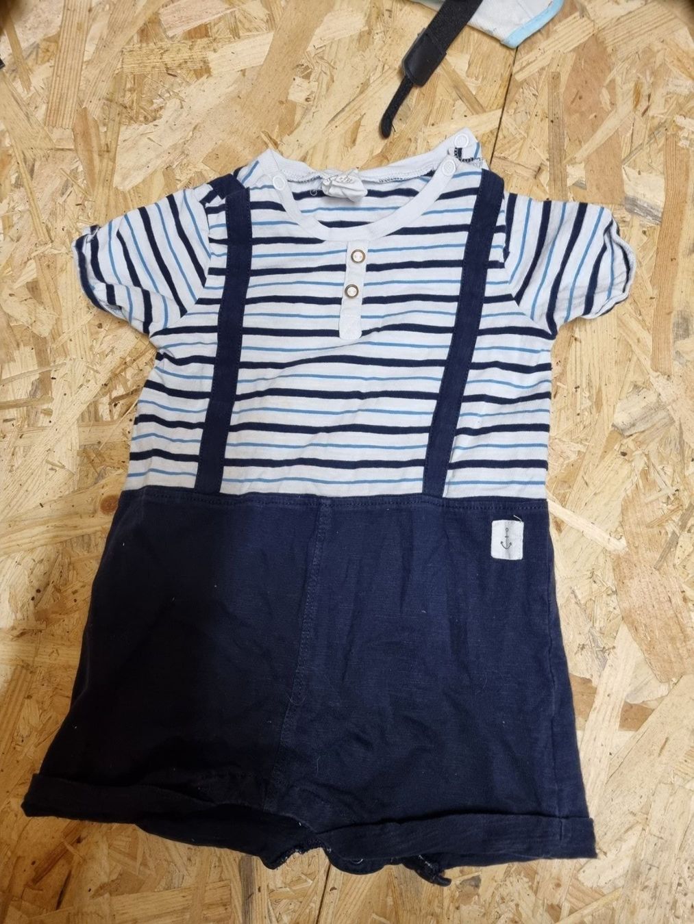 H&M Camicie, T-shirt & Polo: Strampler kurz Baby H & M Anker – Usato da Berg TG venduto da lisboa.sky