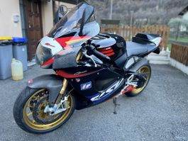 Moto Aprilia RSV 1000 R SBK