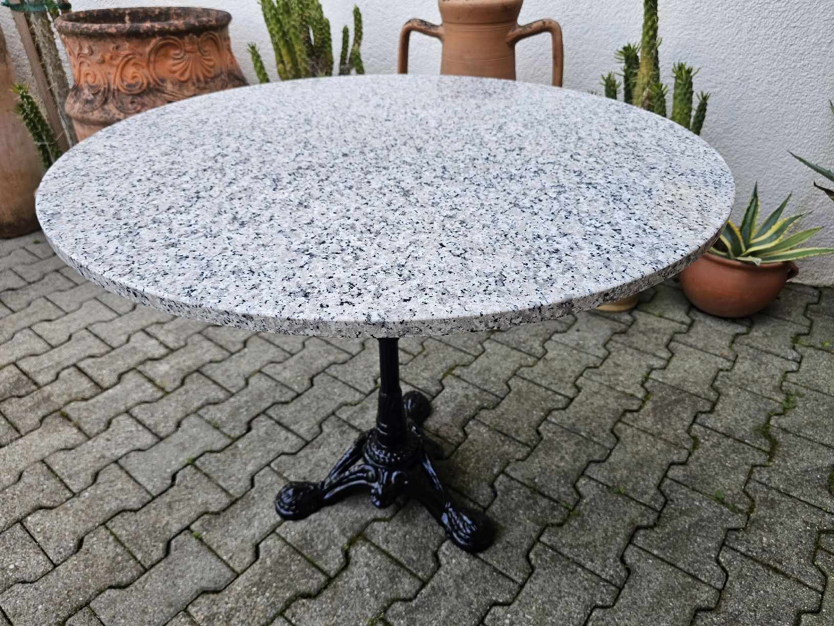 Tavoli: Granittisch Gartentisch Bistrotisch – Usato da Villnachern venduto da hasta08 9