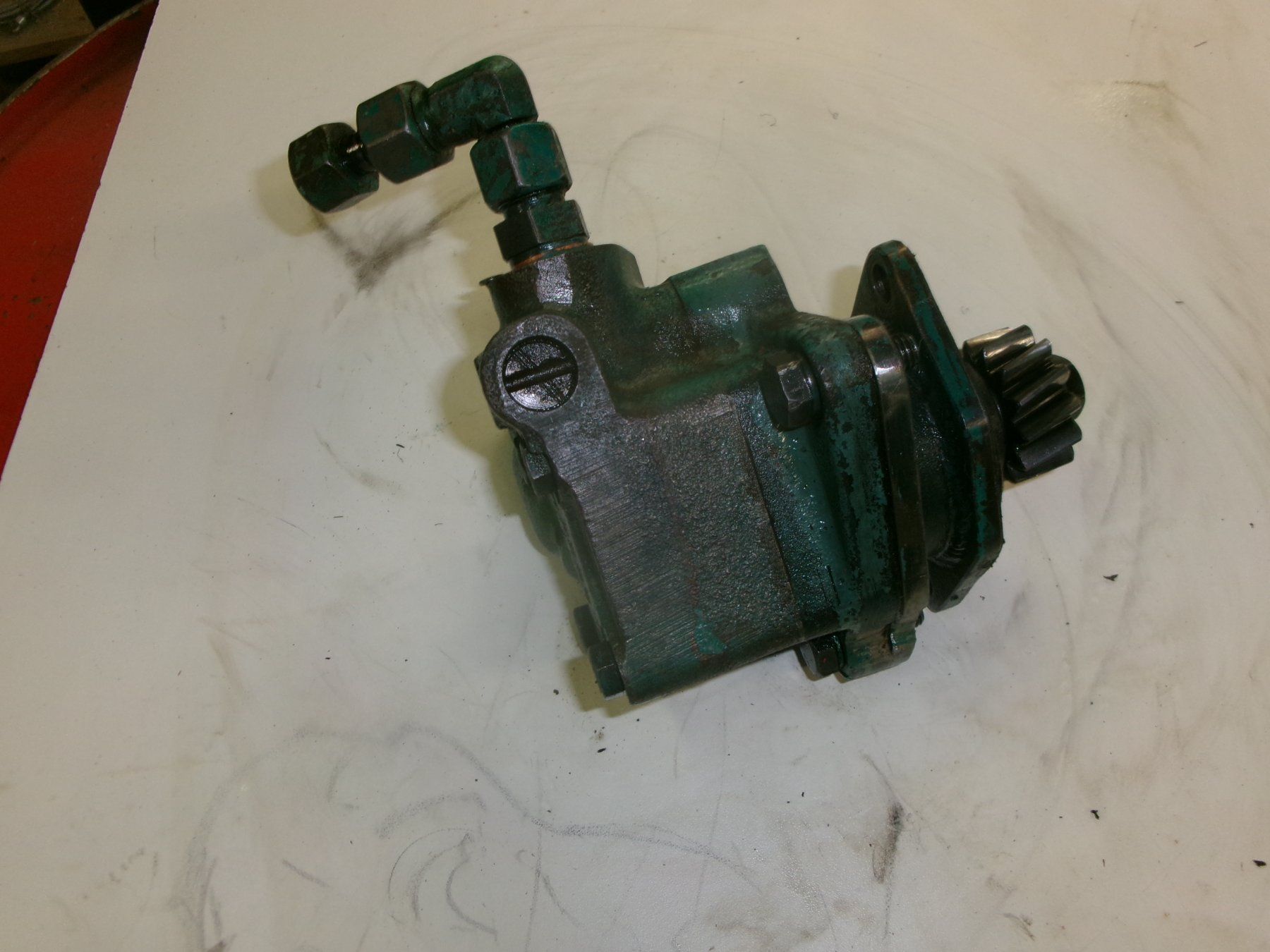 Bührer Traktoren: Bührer Traktoren  - Lenkhilfspume  Vickers  -  OP 17 / 455 – Gebraucht aus Eschenbach SG von GM-29 2