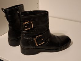 Schwarze Lederstiefel, Gr. 38, mit Schnallen - gebraucht