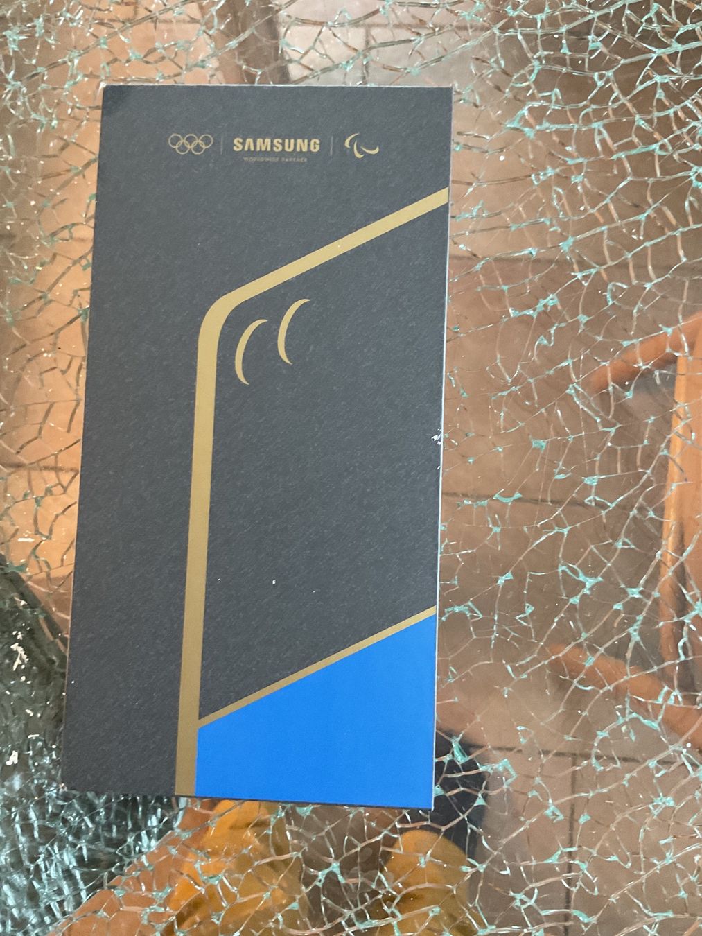 Samsung Portables: Samsung Galaxy Z Flip 7 Olympic Edition – Neuf (Voir description) à Oberembrach par BulldoggBen9 4