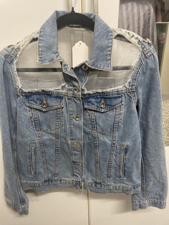 Jeansjacke Stradivarius Gr. S Organzaeinsatz