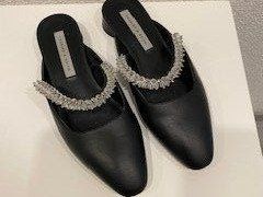 Scarpe da donna: Mules mit Perlen Riemchen Schwarz mit Rund Absätzen – Usato da Zürich venduto da esk_6ymz