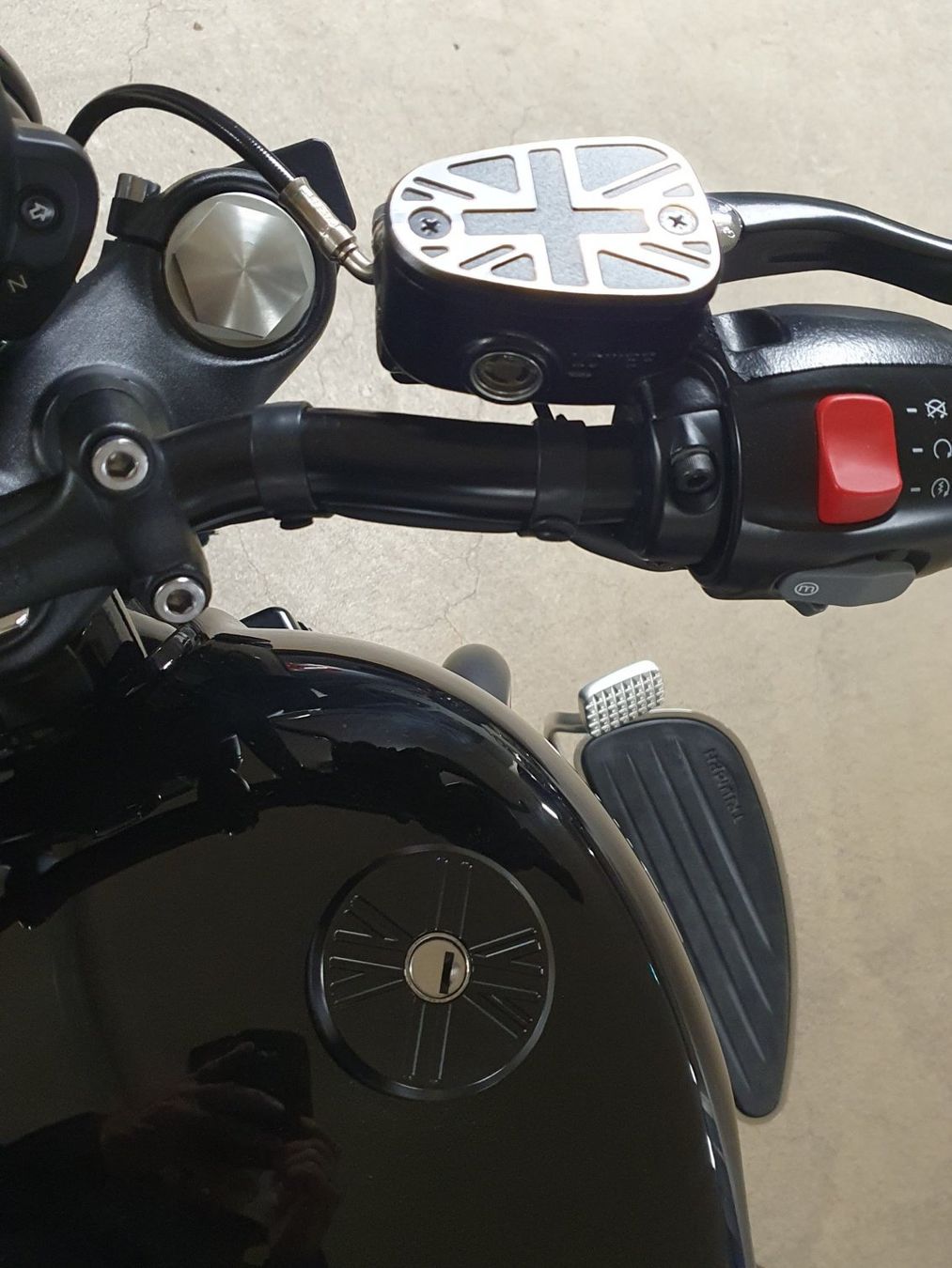 Triumph Strada: Triumph Bonneville Bobber Black – Usato da Nänikon venduto da Helvetia69 4
