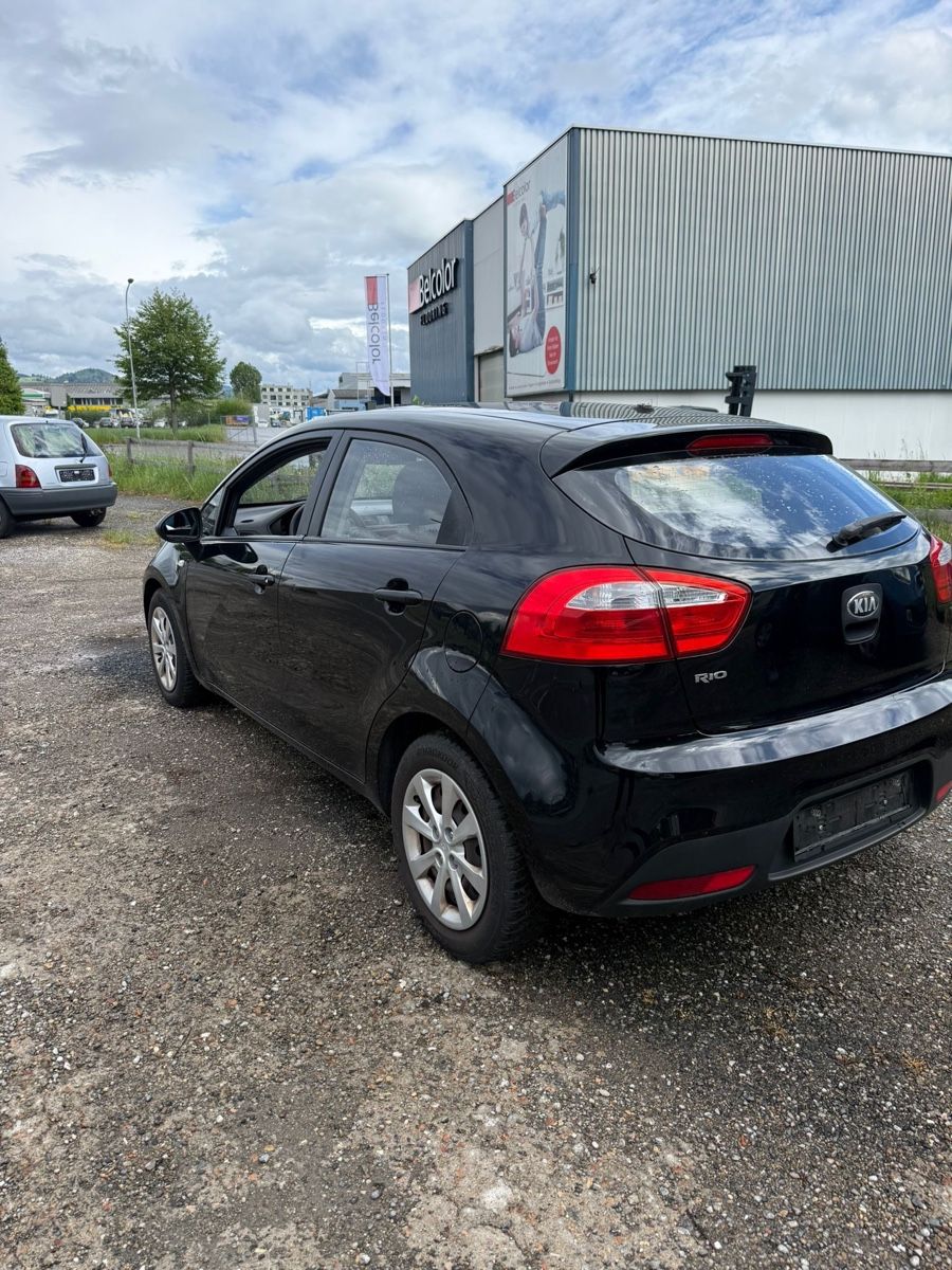 Kia Automobili: Kia Rio - Frisch MFK – Usato da Kreuzlingen venduto da PTM_X 3