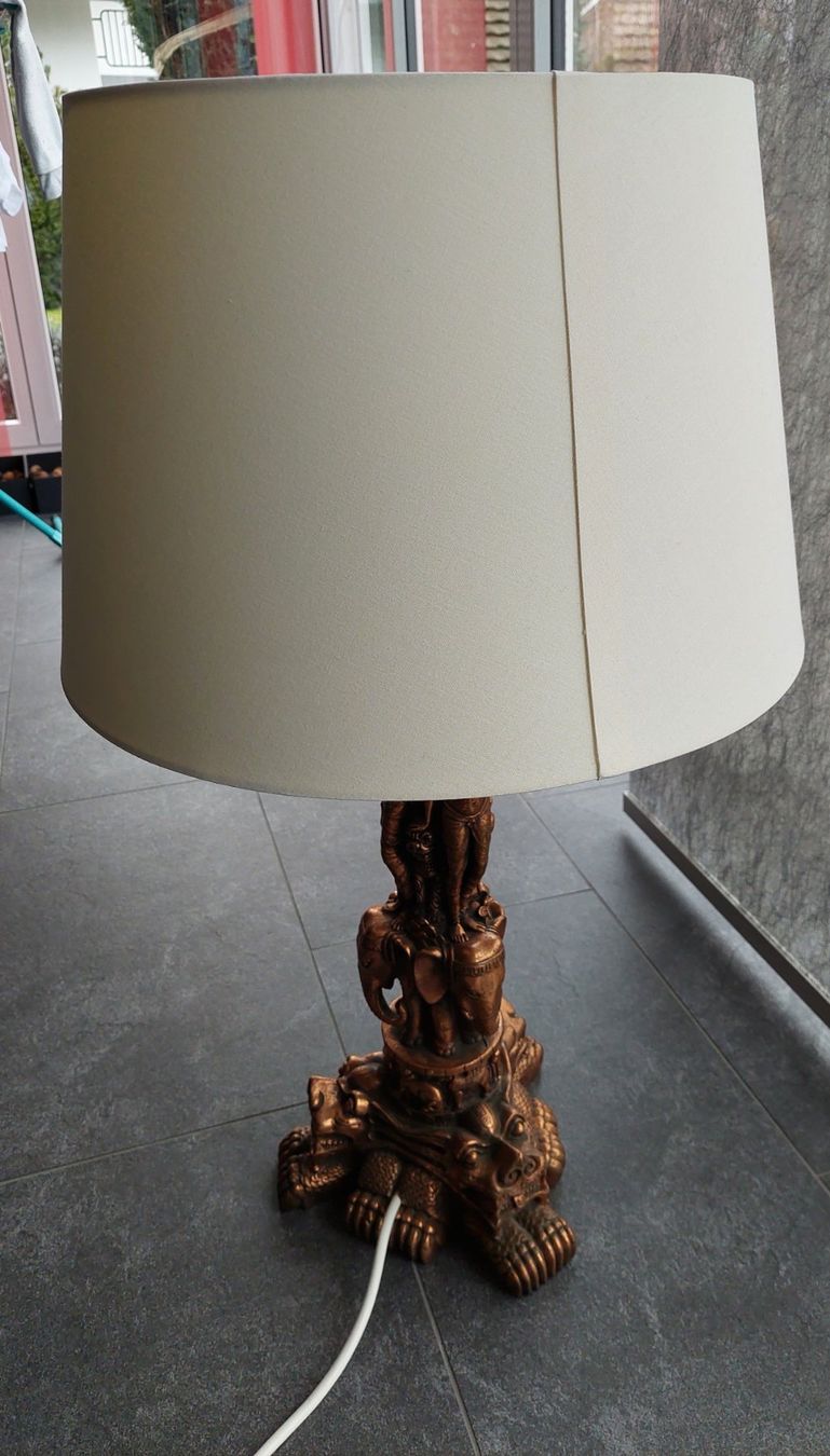 Lampade: Grosse Lampe mit Messingfuss, Asiatisch – Usato da Subingen venduto da K7passt_immer 4