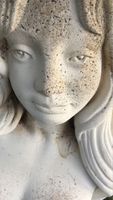 Beide Arme defekter schwerer Skulptur Venus Frau Stein