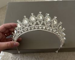 Diadem / Tiara / Krone, silber mit Kristallen