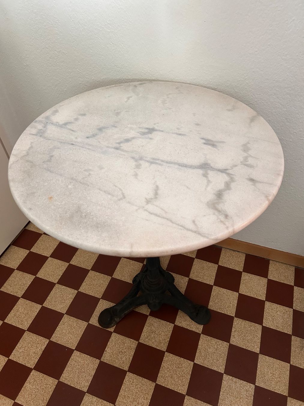 Tables: Balkontischchen für Bastler – Défectueux à Kriens par lay01