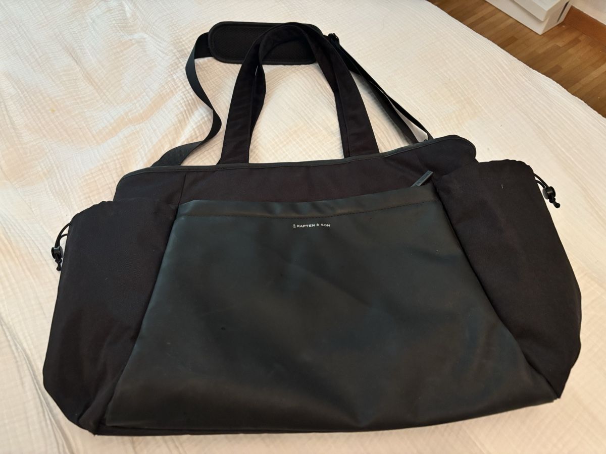 Kapten & Son Taschen: Kapten & Son HELLVI LARGE Shopping Bag schwarz – Gebraucht aus St. Gallen von heartbug 1