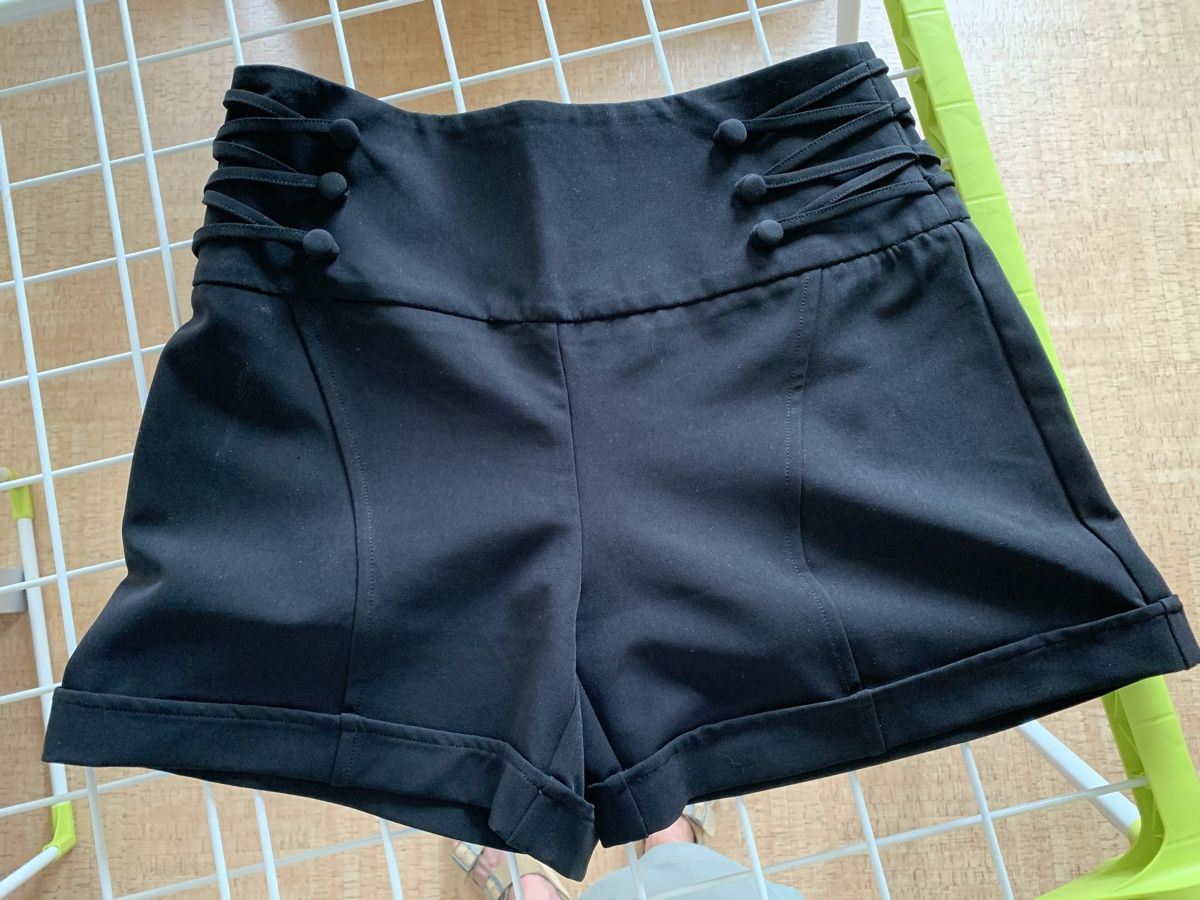Pantaloni: Kurze Hose schwarz  Gr. 38 – Usato da wallisellen venduto da kadoja 1