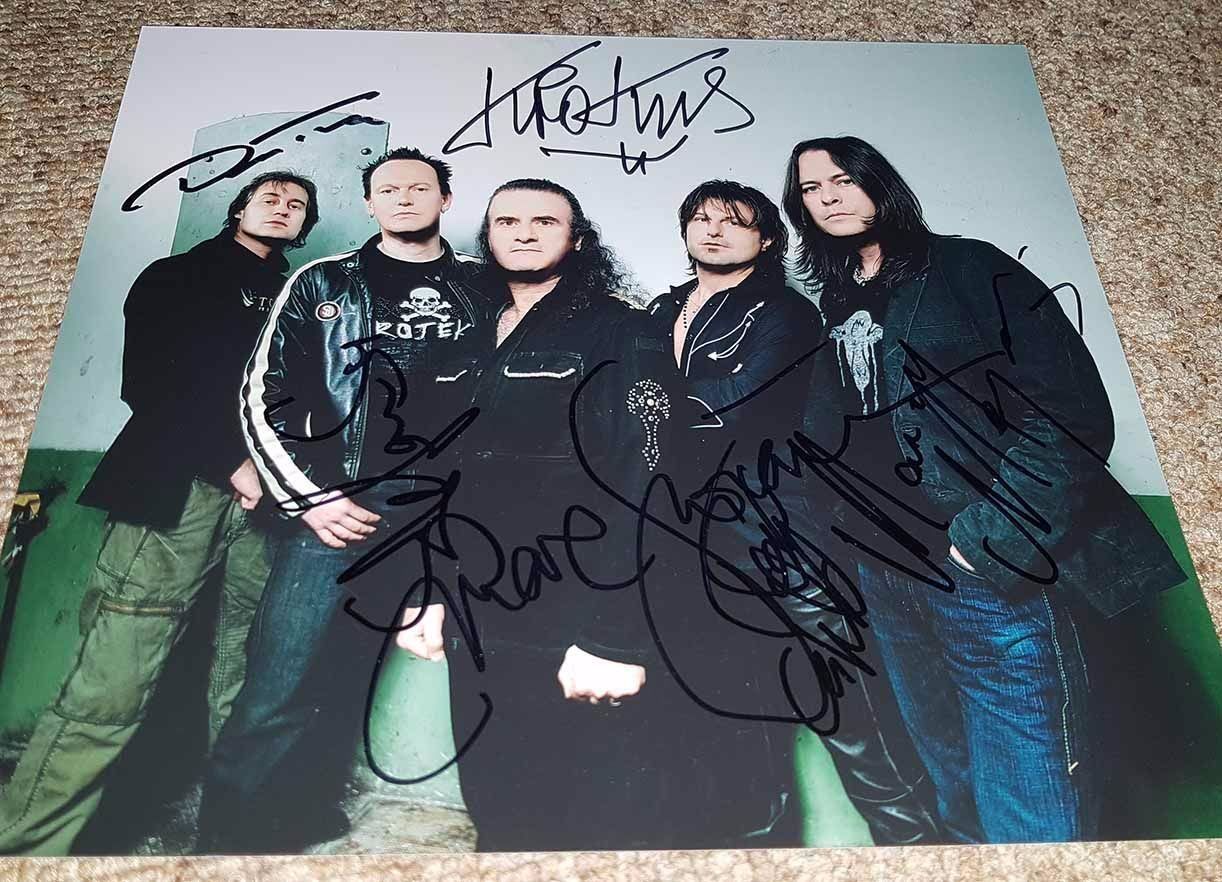 Autografi: Krokus - Autogramm auf Foto – Usato da Kaisten venduto da Simpsons4