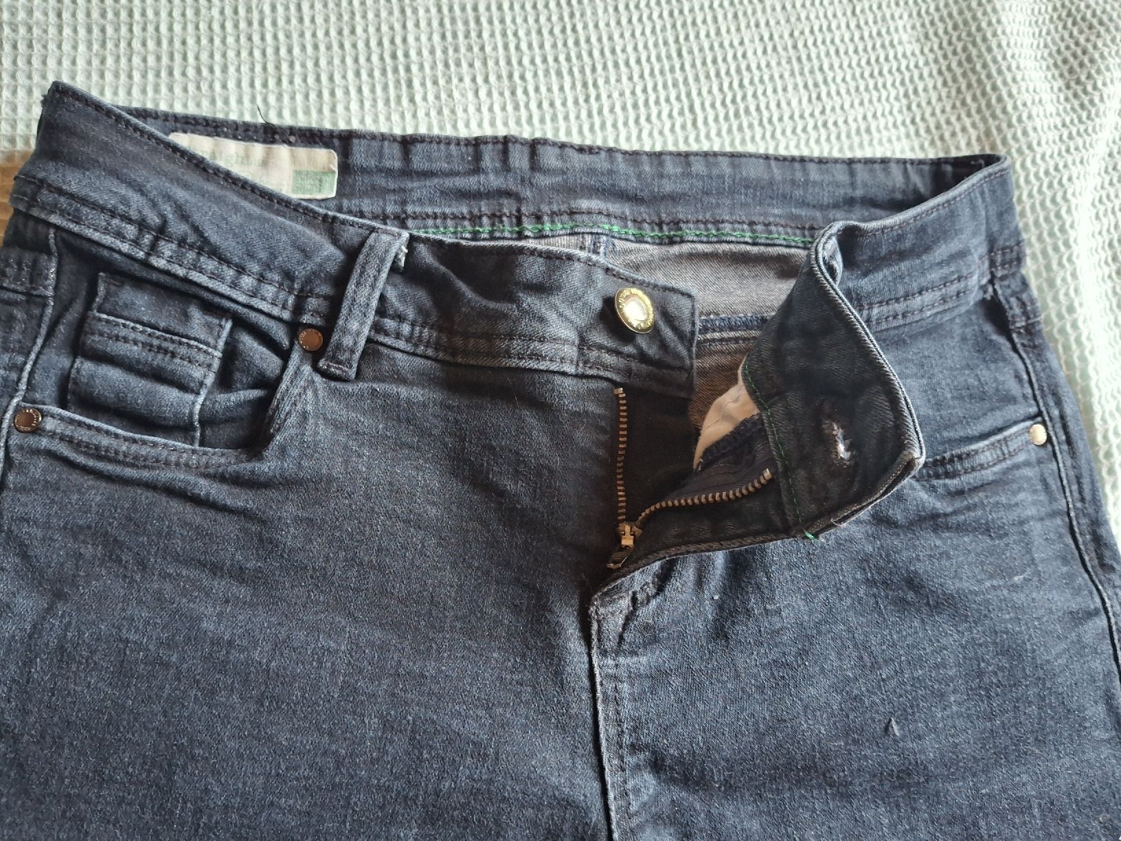 C&A Jeans: Pantalon jeans noir taille 36 marque C&A – Usato da Villiers venduto da san_jn5w 3