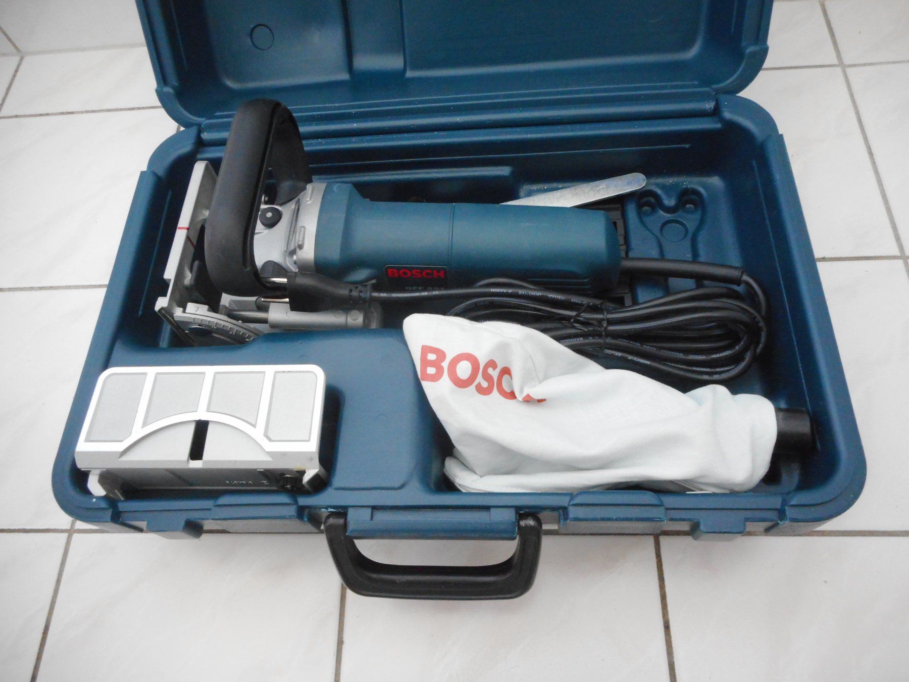 Bosch Alle Werkzeuge: Flachdübelfräse Bosch GFF 22A – Gebraucht aus Zollikofen von  2