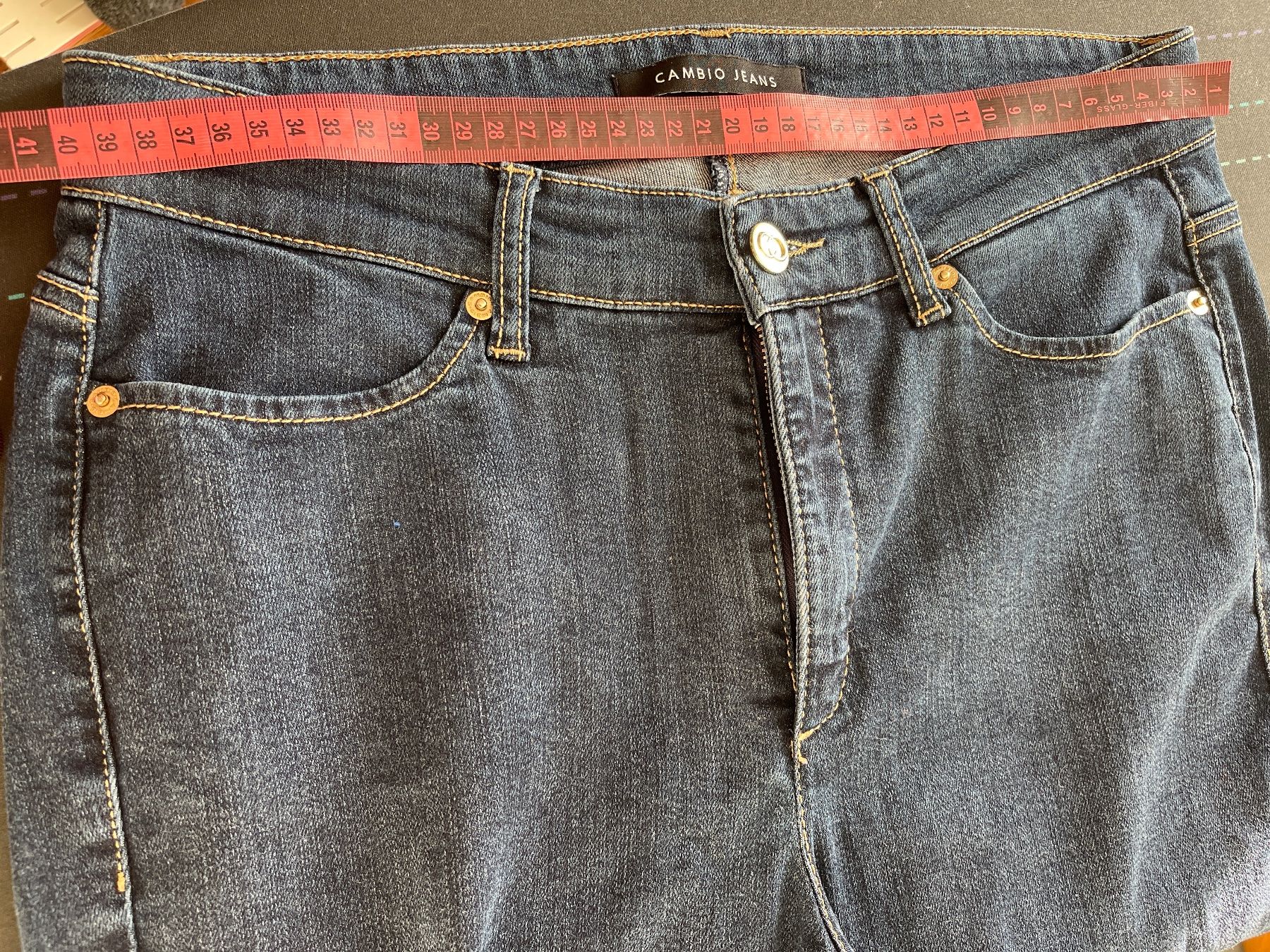 Cambio Pantaloni: Cambio Piera – Usato da St-Sulpice VD venduto da Twin5 6