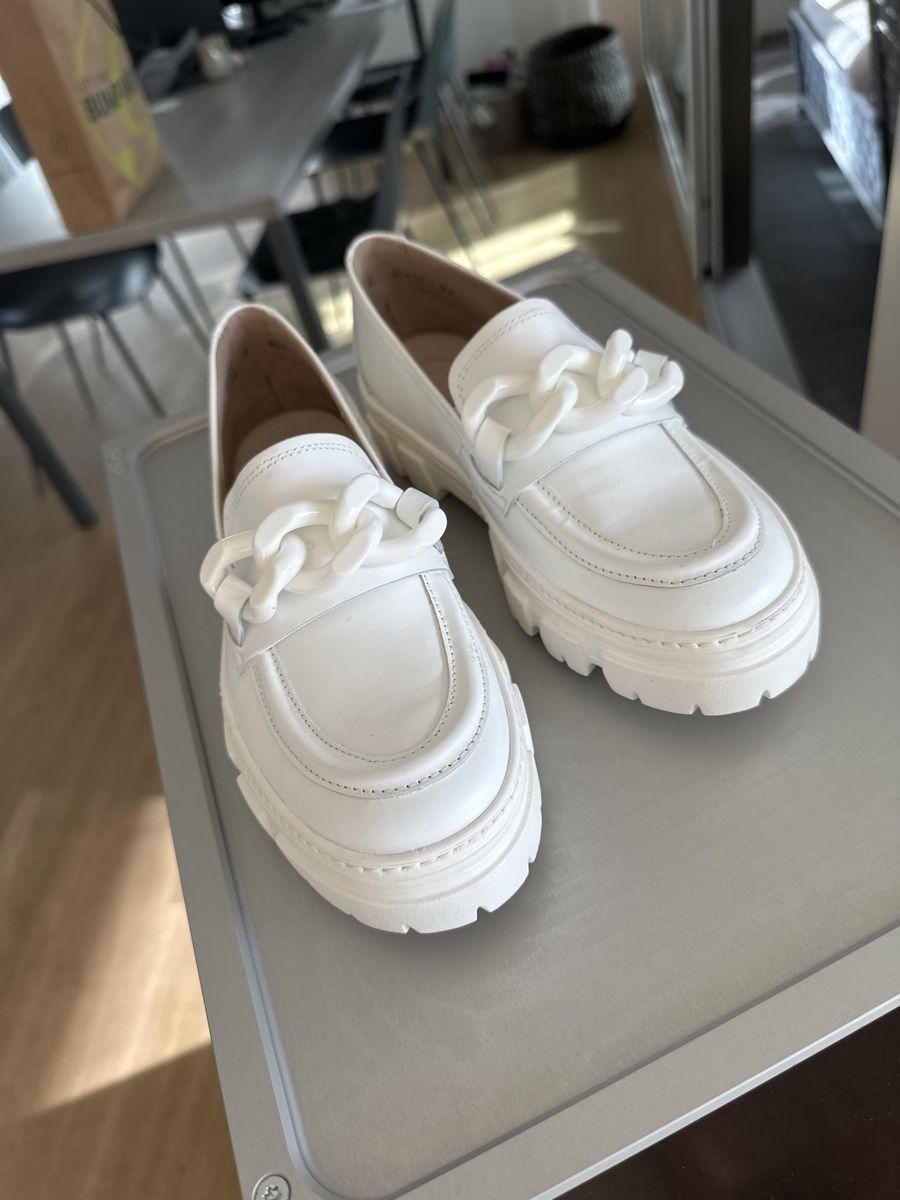 Damenschuhe: Weisse Leder Loafer Gr. 38 Chunky Kette PG – Neu (gemäss Beschreibung) aus Baar von dag_q85r