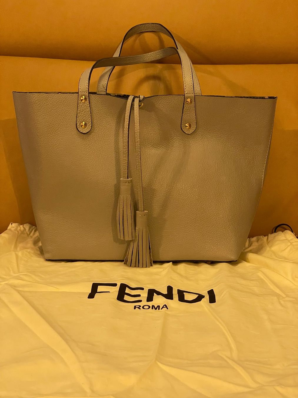 Fendi Borse da donna: FENDI Shopper / Tote Bag in Grey – Nuovo e nell'imballaggio originale da Corcelles NE venduto da gingerbrain