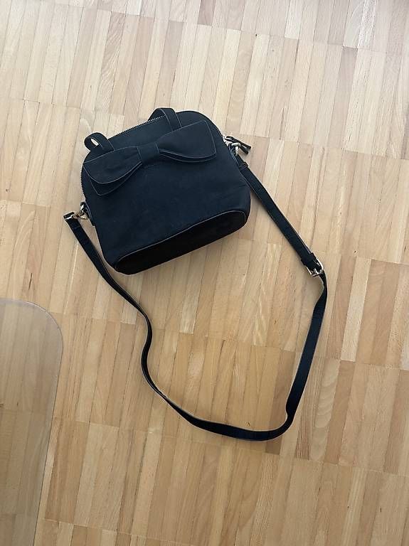 Taschen für Damen: Tasche von Naf Naf in Schwarz – Gebraucht aus Steffisburg von mde_sf5x