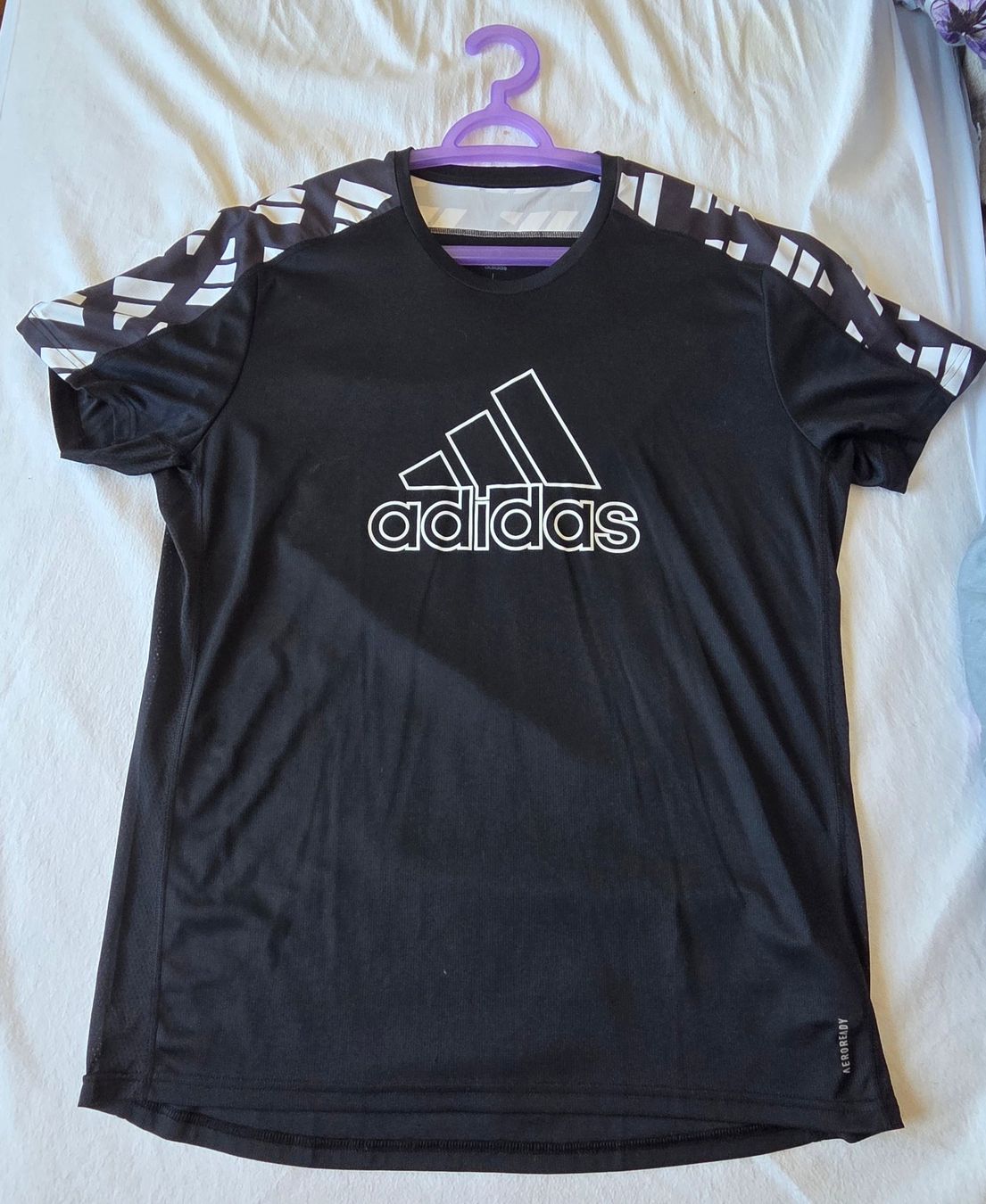 Adidas T-Shirts: Adidas Aeroready Tshirt – Gebraucht aus Gerlafingen von Curt38