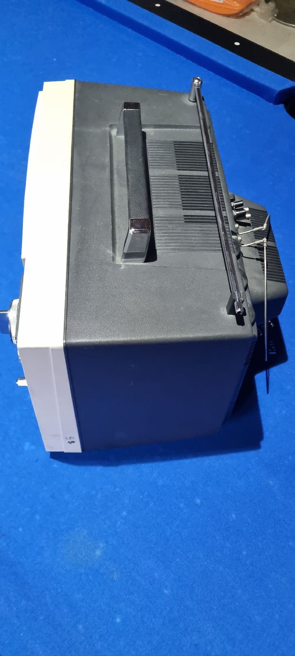 Televisori: Retro Hitachi TWA-63 Transistor-TV, tragbar – Usato da Moosseedorf venduto da dfe_s5hz 4