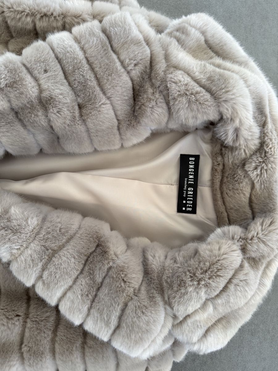 Cappotti: Faux Fur Mantel – Nuovo (secondo la descrizione) da Humlikon venduto da Markenmaus 1