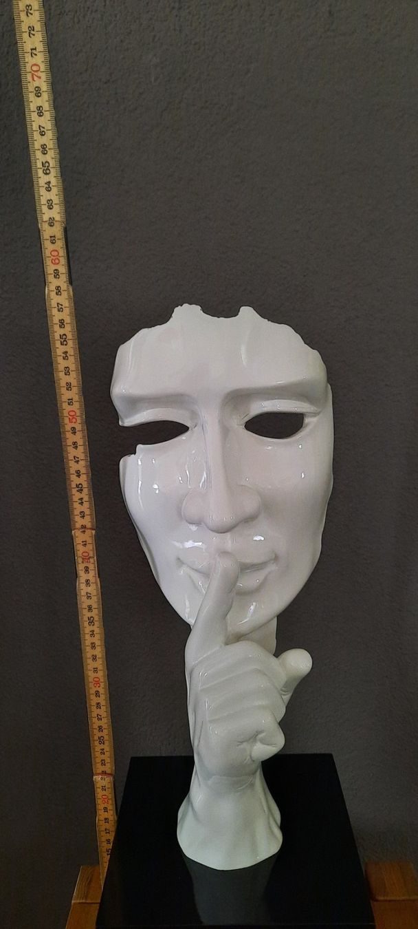Skulpturen & Statuen: Maske aus Gips auf Holzsockel – Gebraucht aus Thun von Beathun 2