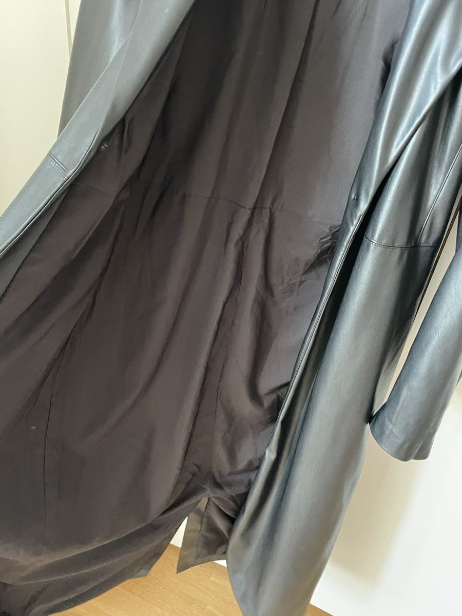 Cappotti: ALLES RAUS Mantel Kunstleder – Nuovo (secondo la descrizione) da Kloten venduto da simones.thriftshop 4