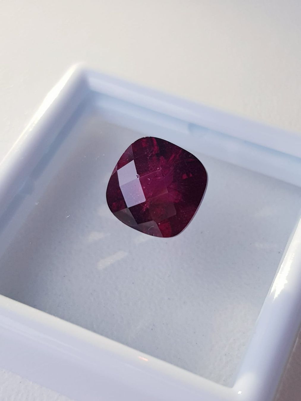Pietre preziose: Rhodelit Garnet – Nuovo e nell'imballaggio originale da Wolhusen venduto da toni079