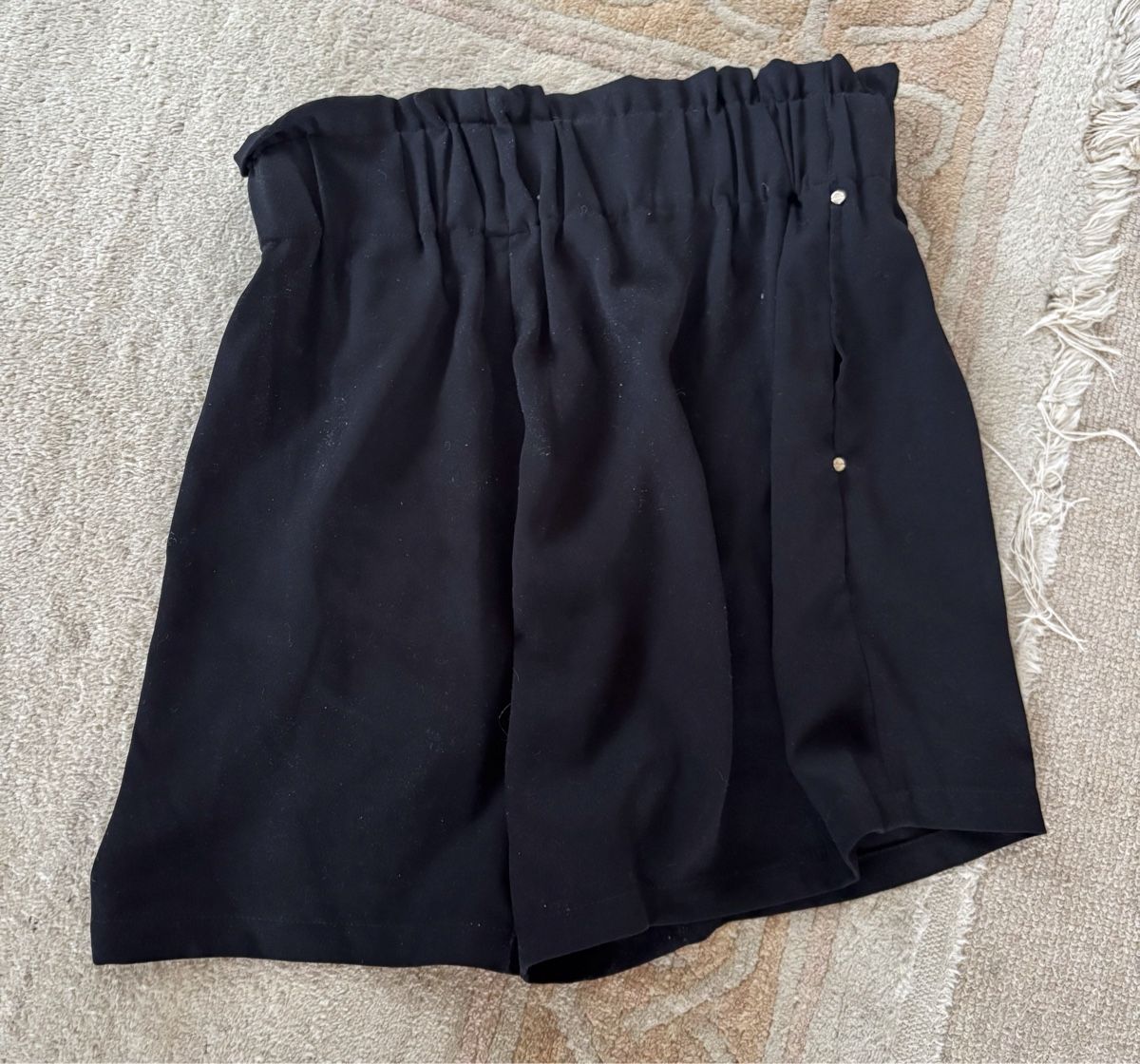 H&M Pantaloni: Stoffhosen kurz – Usato da Eggersriet venduto da car_w5cl 1
