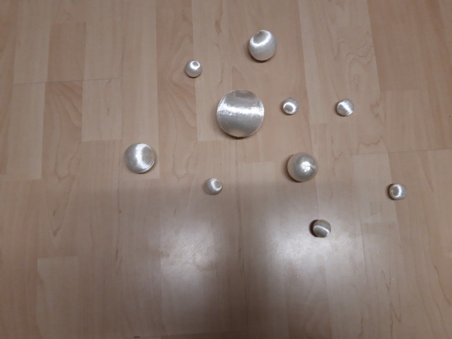Toutes les décorations: Weisse Kugeln 10 Stück – D'occasion à Egliswil par Cracky81 2