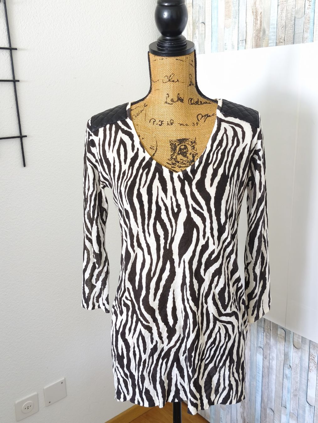 H&M Maglioni & Felpe: Damen Pullover H&M Zebra Muster Grösse XS neuwertig – Nuovo (secondo la descrizione) da KRIENS venduto da Franzy_Blond10