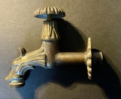 Antiker Wasserhahn aus Messing für Aussenbereich