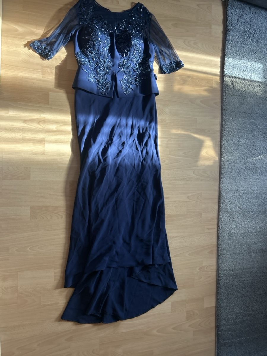 Robes: Abendkleid dunkelblau Grösse L bestickt – D'occasion à Lachen SZ par Nili2021 1