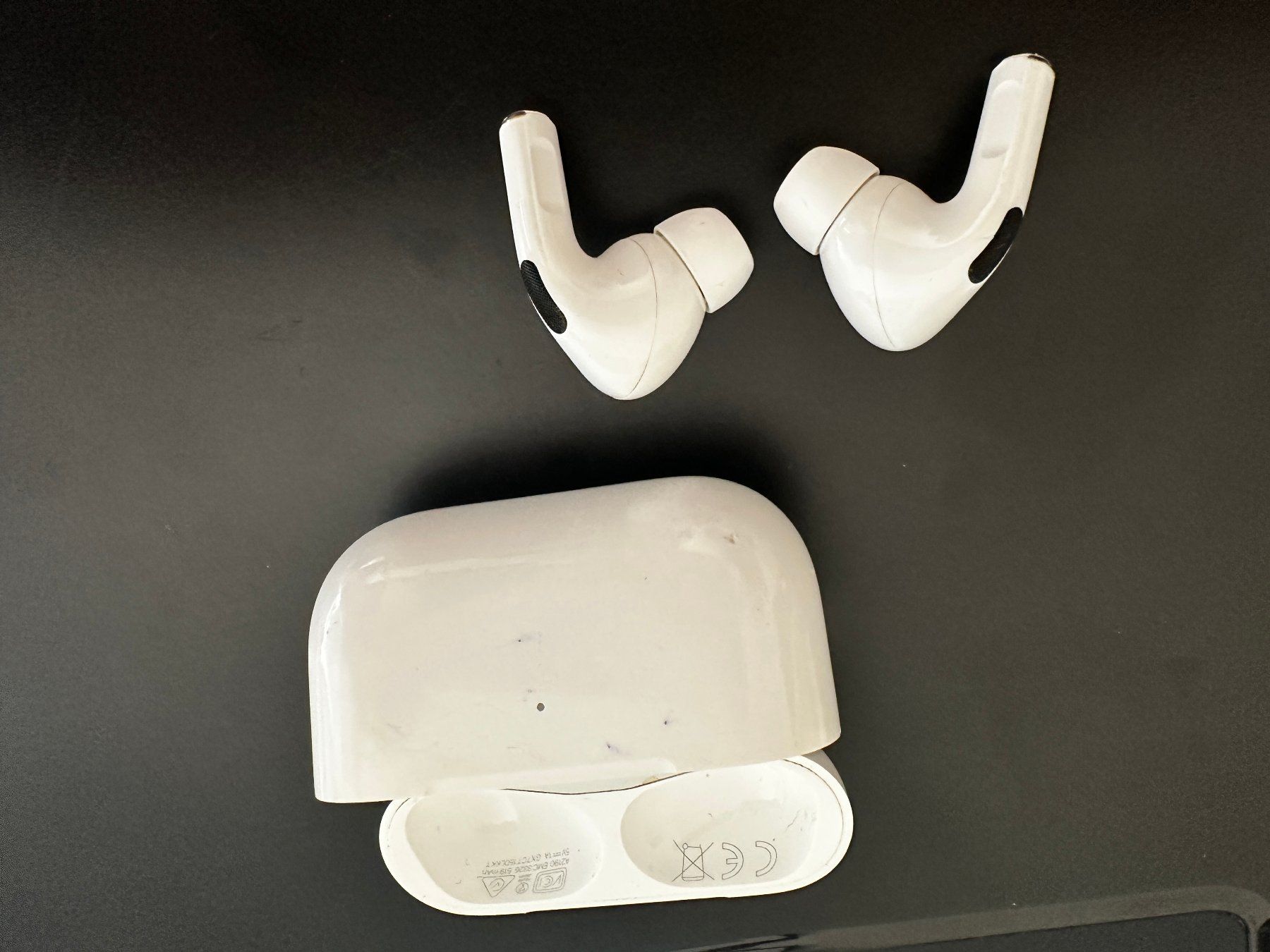Apple Cuffie: Apple AirPods Pro 1. Gen + Ladecase – Difettoso da Zürich venduto da BimmerM 1