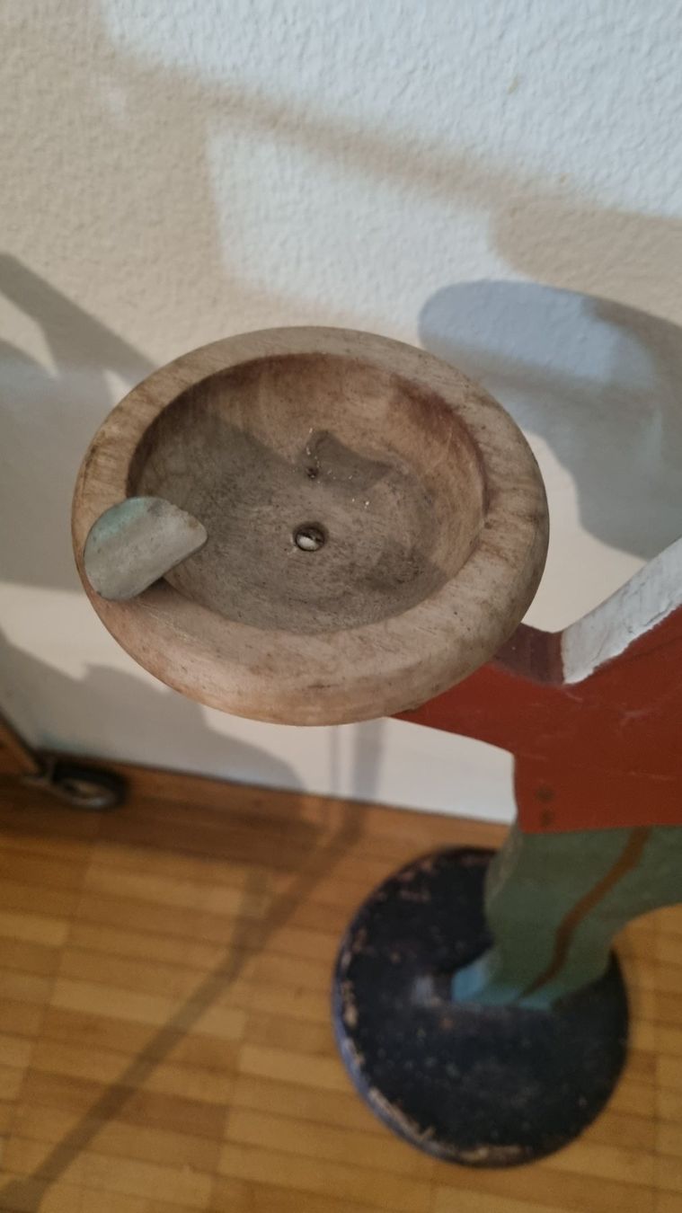 Sculture & Statue: Holz Figur mit Aschenbecher – Usato da Basel venduto da Jcva 8