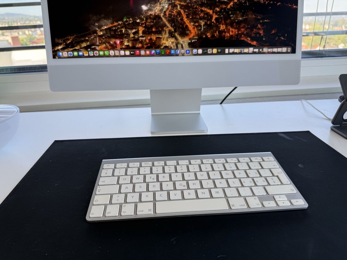 Apple Tastiere: Apple Bluetooth Tastatur A1255 Schweizer Layout – Usato da Rorschach venduto da Solip